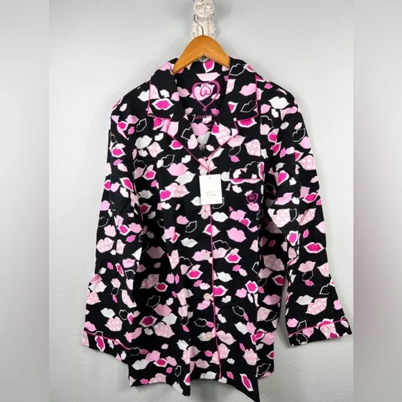 BNWOT Victoria’s Secret Kiss Lips Pajama Shirt. Size Large - Picture 1 of 9